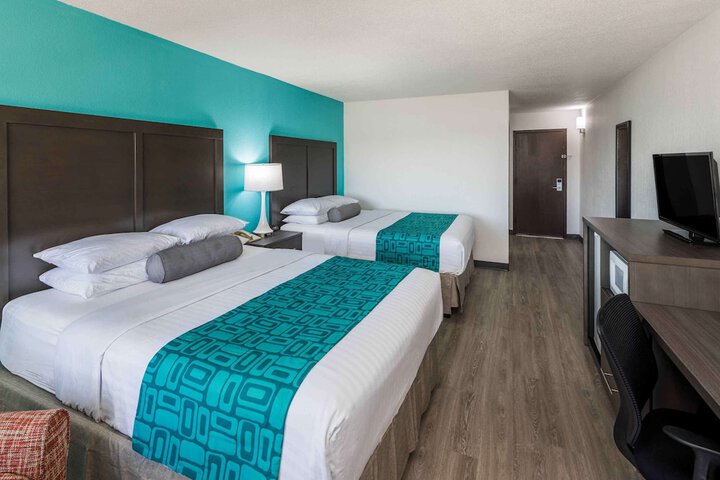 2 Queen Beds Marina View (3 of 10)