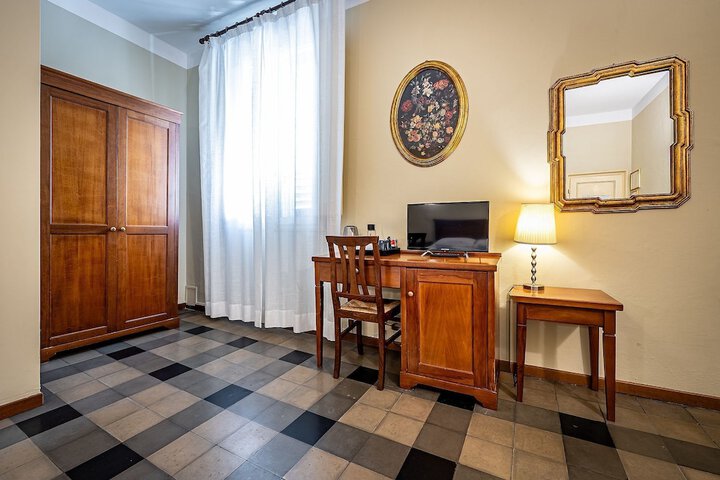 Room 17 of 65
