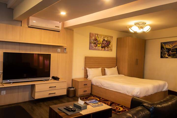 Room 9 of 39