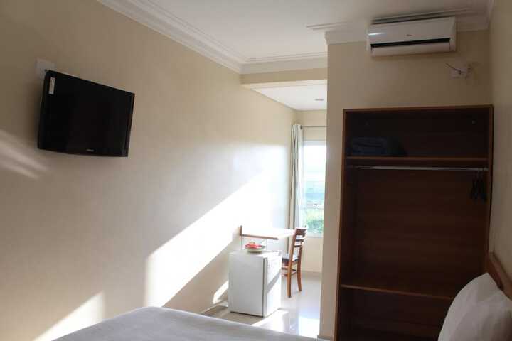 Room 10 of 25