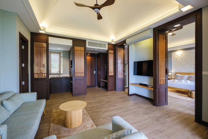 Room 5 of 97
