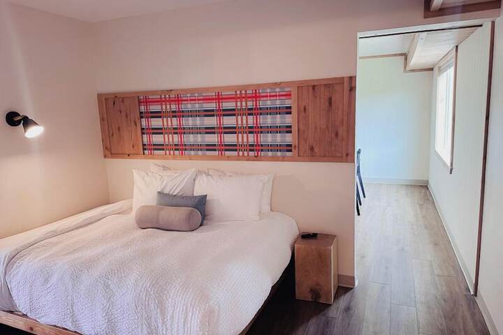 Room 52 of 103