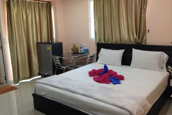 Room 5 of 11