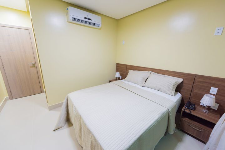 Room 8 of 48