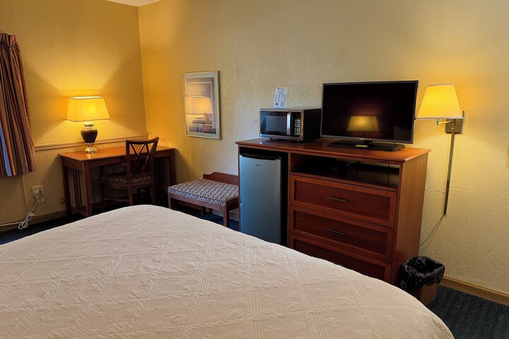 Room 5 of 16