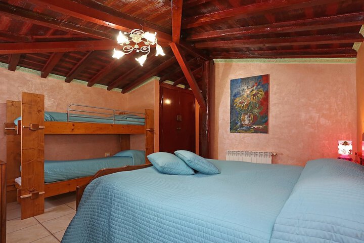 Room 11 of 28