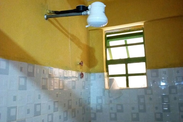 Room 8 of 12