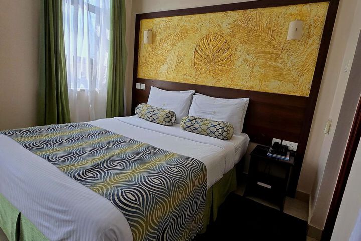 Room 21 of 34