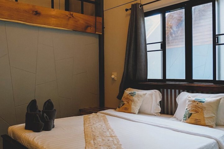 Room 27 of 48