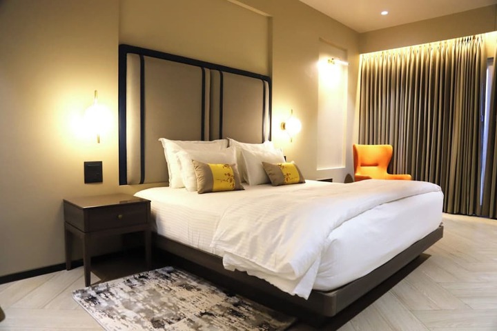 Room 2 of 48