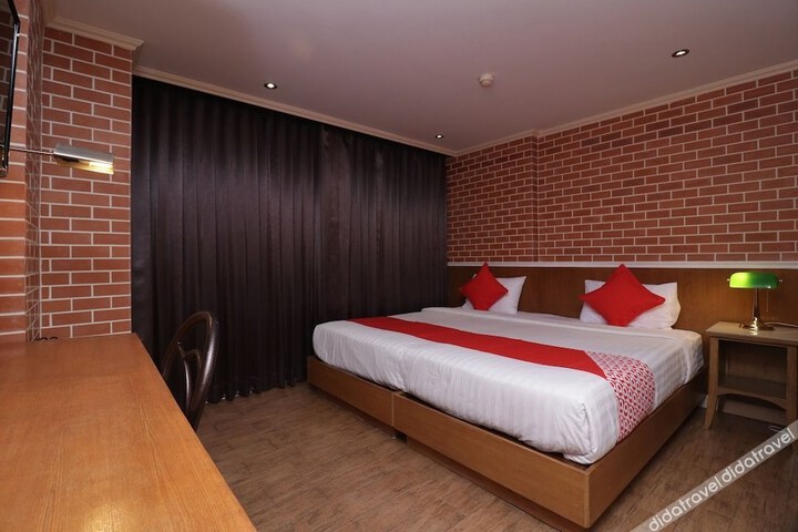 72 Ekamai at Sukhumvit Hotel