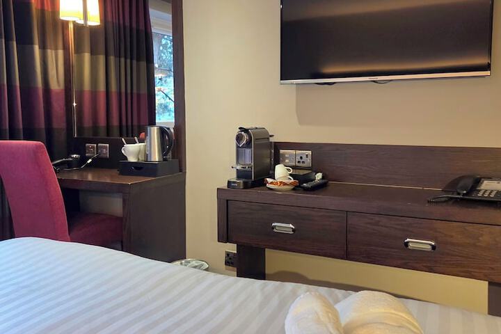Room 28 of 69