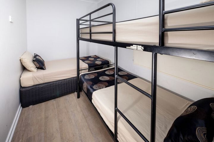 Room 27 of 144