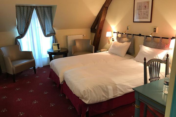 Room 10 of 49