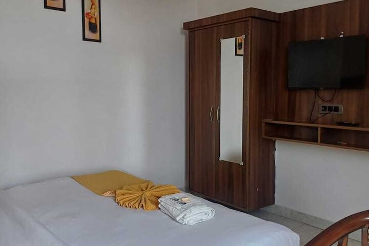 Room 5 of 33