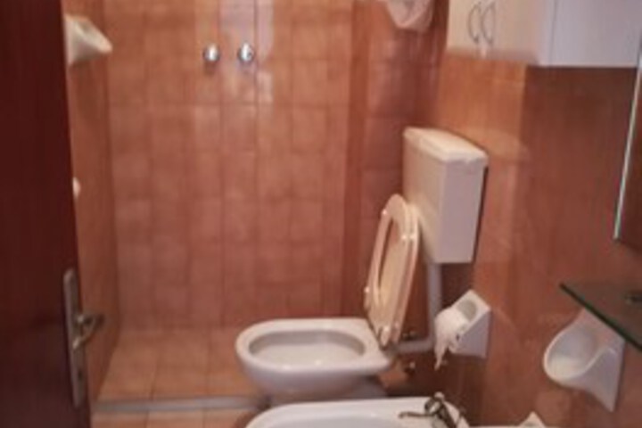 Room 6 of 50