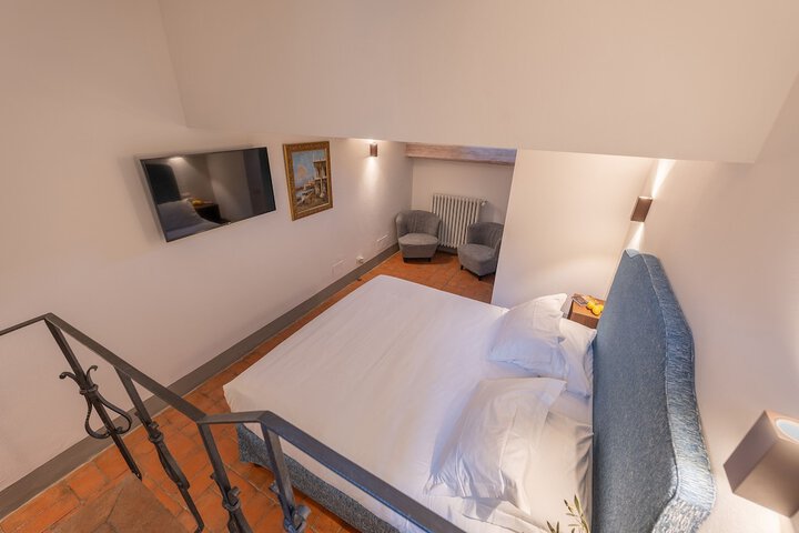 Room 42 of 102