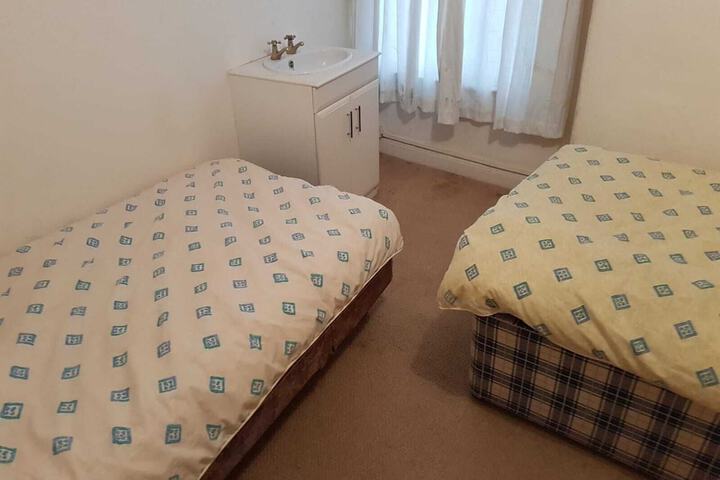Room 5 of 28