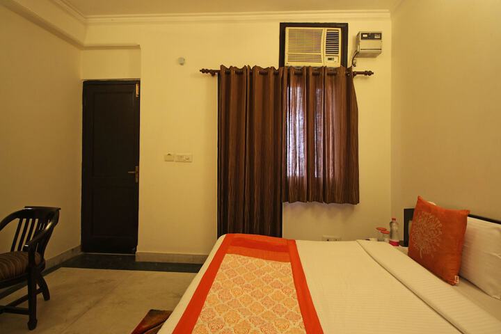 Room 18 of 21