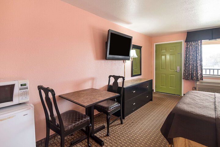 Room 13 of 30