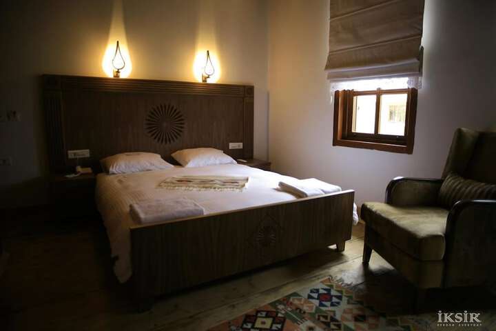 Room 9 of 83