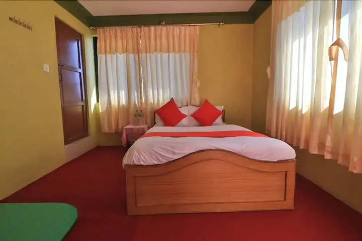Room 6 of 9
