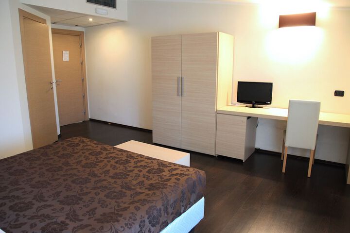 Room 9 of 65
