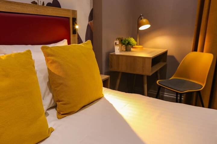 Room 40 of 98