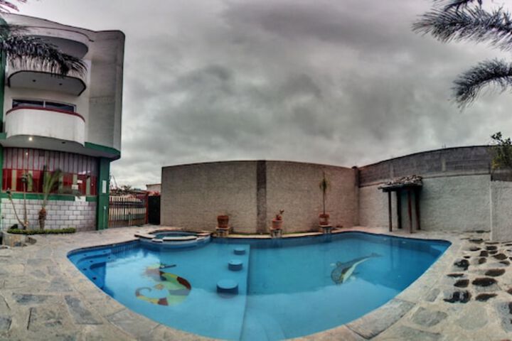 Pool 14 of 18