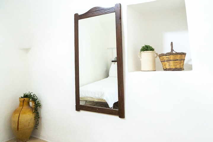 Room 2 of 76