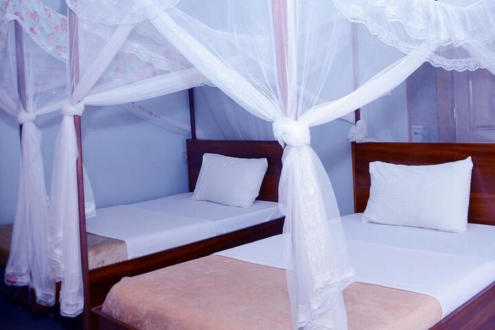 Room 4 of 13