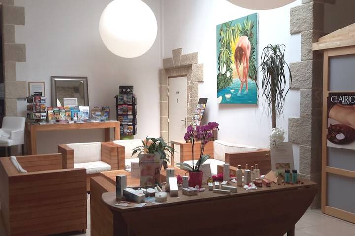 Entrance & Lobby