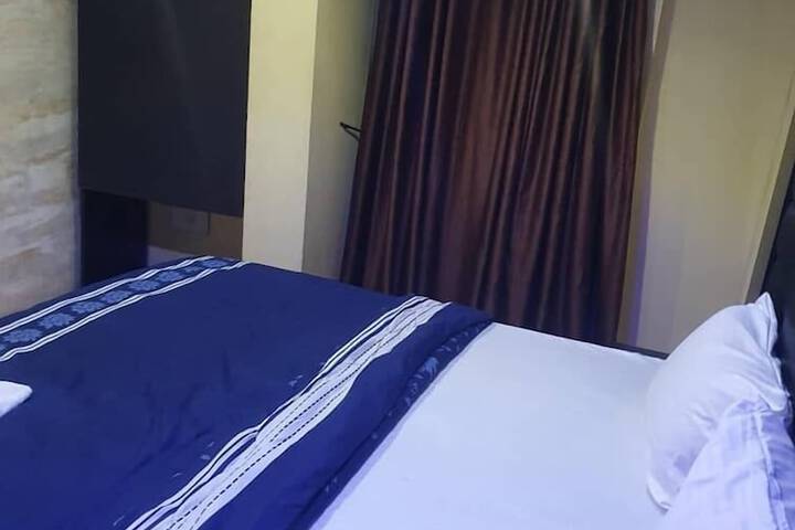 Room 5 of 13