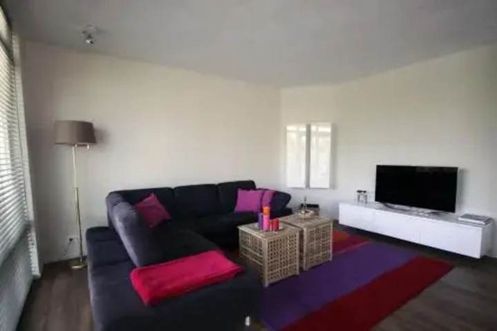 Room 2 of 9