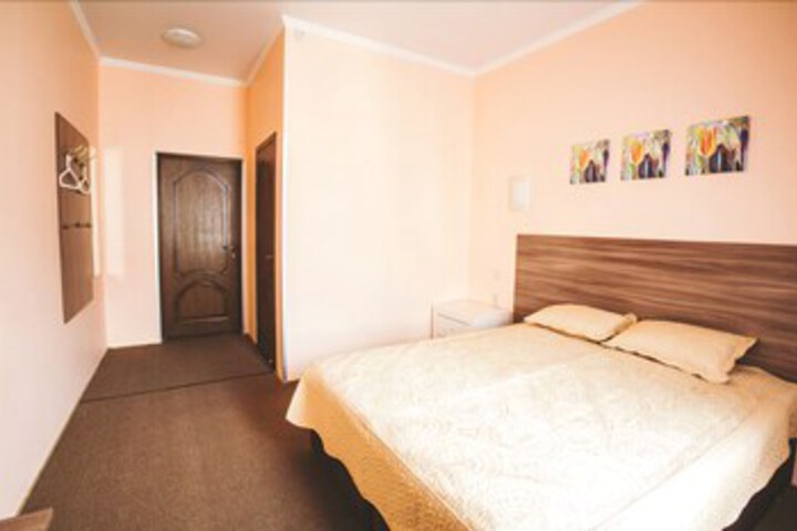 Room 8 of 20
