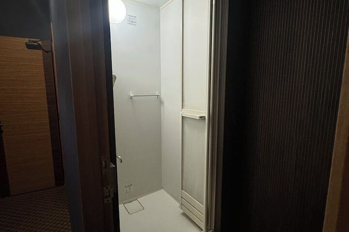 Room 76 of 193