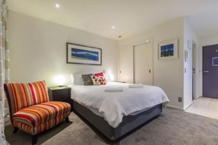 Room 9 of 12