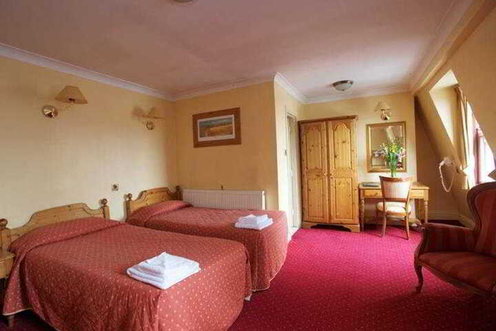 Room 4 of 7