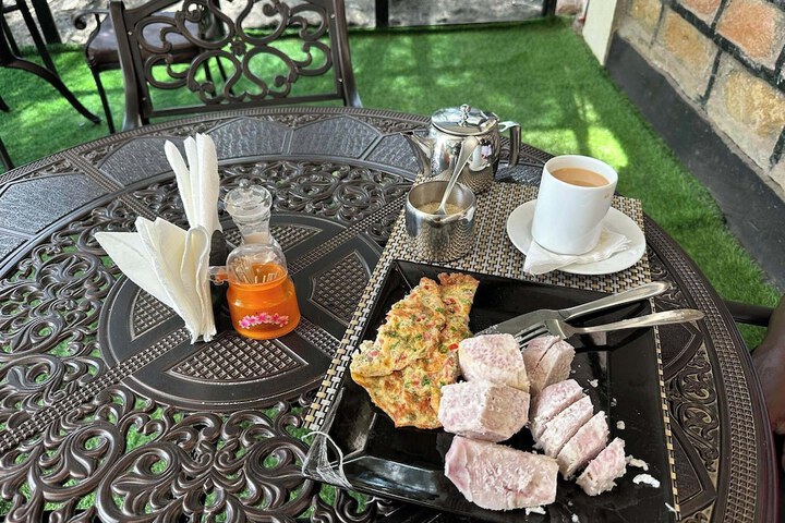 Breakfast/Coffee Service 24 of 39