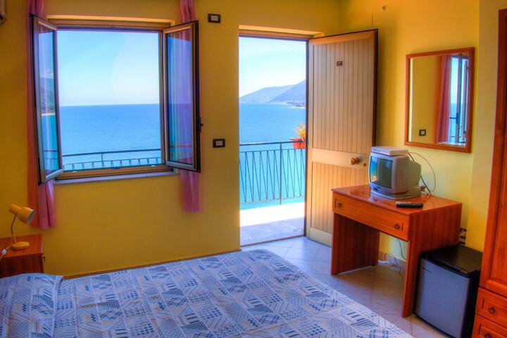 Room 2 of 29