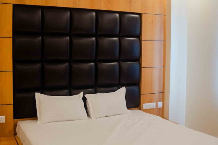 Room 4 of 27