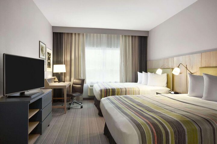 2 Queen Beds (4 of 6)
