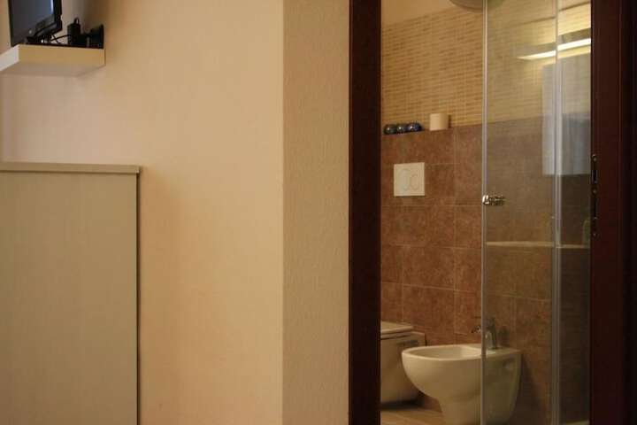 Room 6 of 31