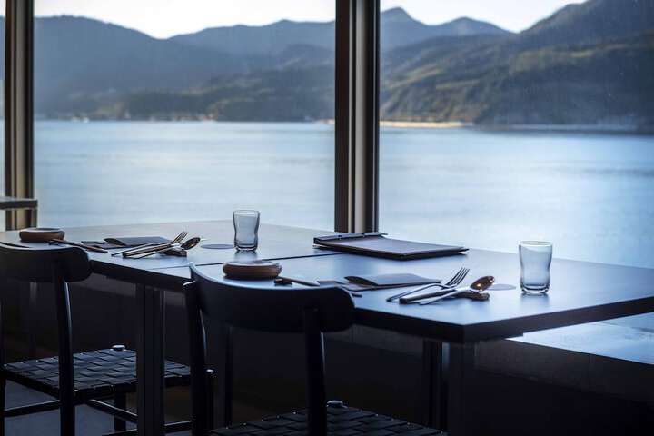 Dining 25 of 41