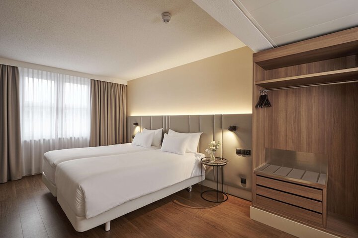 Room 8 of 31
