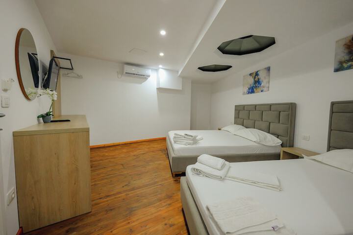Room 15 of 98