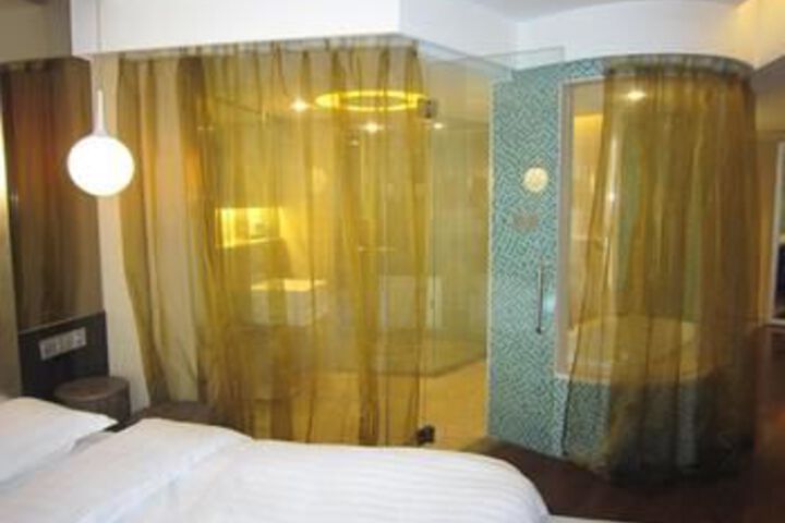 Room 18 of 51