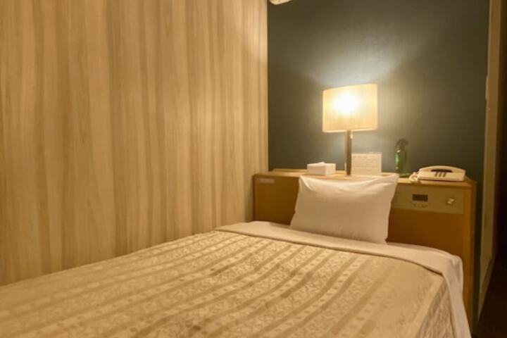 Room 4 of 33