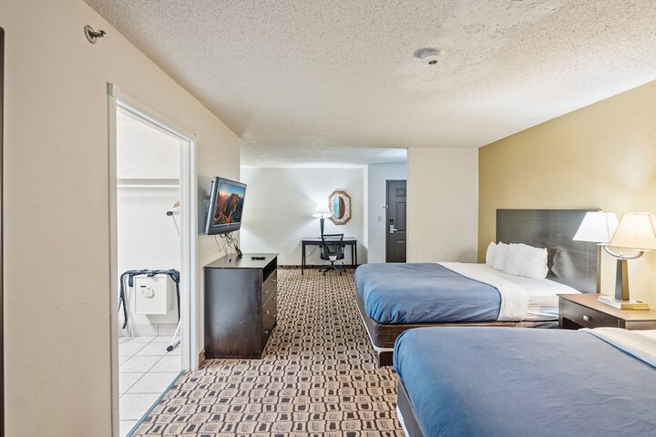 Room 13 of 20