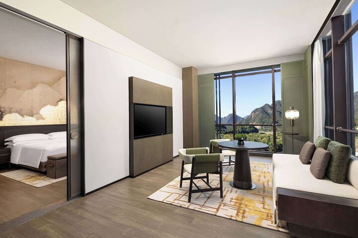 Room 5 of 16